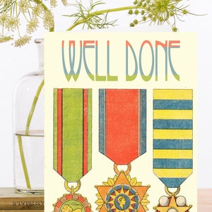 Vintage Gefeliciteerd Hand Glittered Art Card ~ Goed gedaan Britse militaire decoratie linten Royal Medals ~ Ontwerper hoge kwaliteit WT024