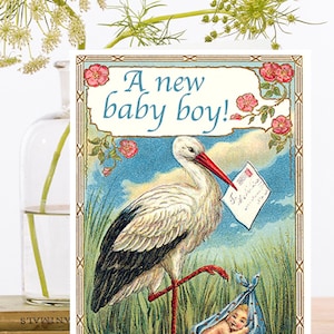 Vintage nieuwe baby collage kunstkaart ~ ooievaar leveren baby jongen langs de rivier, riet en de hemel ~ ontwerper hoge kwaliteit WT019