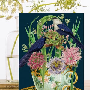 Carte d’art collage vintage fantaisiste ~ Manchon biodégradable en matériau d’origine durable ~ Tasse à thé fleurs d’oiseaux ~ Designer de haute qualité RS236