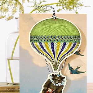 Fantaisiste vintage Hanging Fandangle Collage Art Card ~ Montgolfière Circus Bear Riding Motorcycle Swallows ~ Designer Haute Qualité FD011
