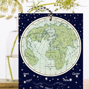 Fantaisiste vintage Hanging Fandangle Art Card ~ Planète Terre Globe, Continents, Étoiles & Zodiaque dans le Ciel Nocturne ~ Designer Haute Qualité FD033