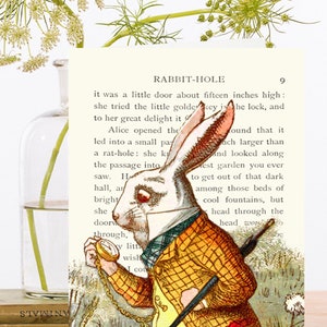 Cartão de arte de colagem vintage caprichoso de Alice no país das maravilhas ~ Coelho branco olhando para seu relógio de bolso ~ Designer de alta qualidade AW008