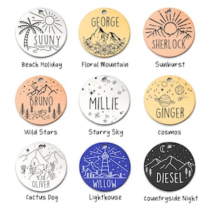 Puede incluir: Nueve dise&ntilde;os diferentes de chapas para perros con varias ilustraciones y nombres. Las chapas son redondas y de metal. Los dise&ntilde;os incluyen una escena de playa, una escena de monta&ntilde;a, un sol radiante, una escena de estrellas salvajes, un cielo estrellado, una escena c&oacute;smica, una escena de cactus, una escena de faro y una escena de noche campestre.