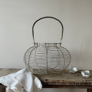 Antique French wire basket, egg basket, storage basket, novelty item. Panier à œuf.