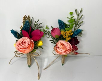 Boutonniere colorido Boutonniere en tono joya Teal Blue Pink Boutonniere amarillo, Boutonniere de verano Boda de flores silvestres Boutonniere de primavera