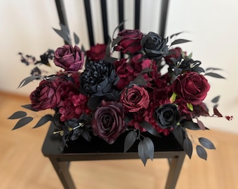 Arreglo floral para mesa de boda en color burdeos y negro, arreglo floral para la mesa de los novios, centro de mesa floral.