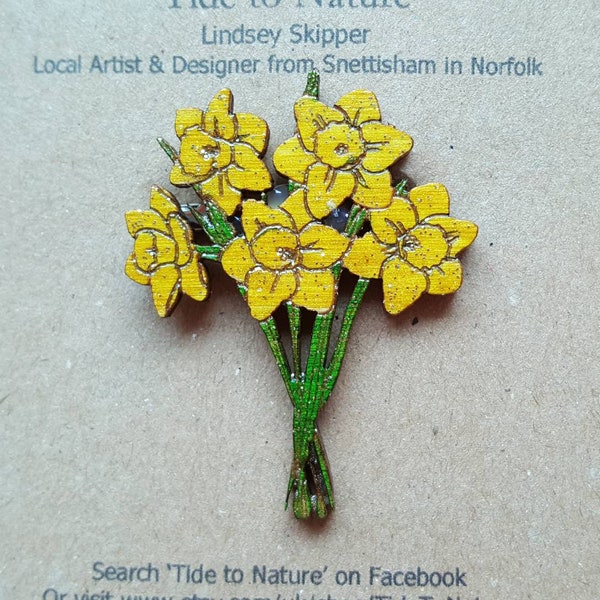 Daffodil bouquet brooch/pin/badge/yellow blooms.