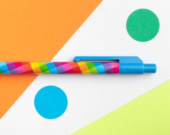 Penna arcobaleno colorata, penna a quadretti luminosi, penna carina per la scuola, il lavoro o la casa, regalo di cancelleria arcobaleno, penna a scatto con finiture blu