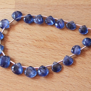 AAA + Blue Kyanite Smooth Graduated Heart Beads - Zwanzig oder zehn pro Strang