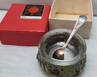 Antigua copa de esmalte con motivo de flor bañada en plata de la URSS, colección de la Federación Rusa, década de 1960