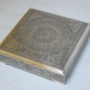 Antique Collectible Early 19th Sgnd Hallmarked Esfahan Iran Sterling Silver Box “84” Hallmark