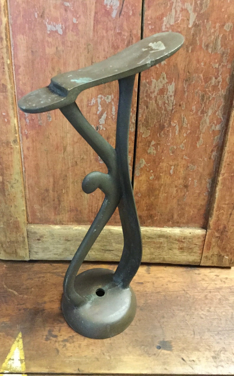 shoe polish stand