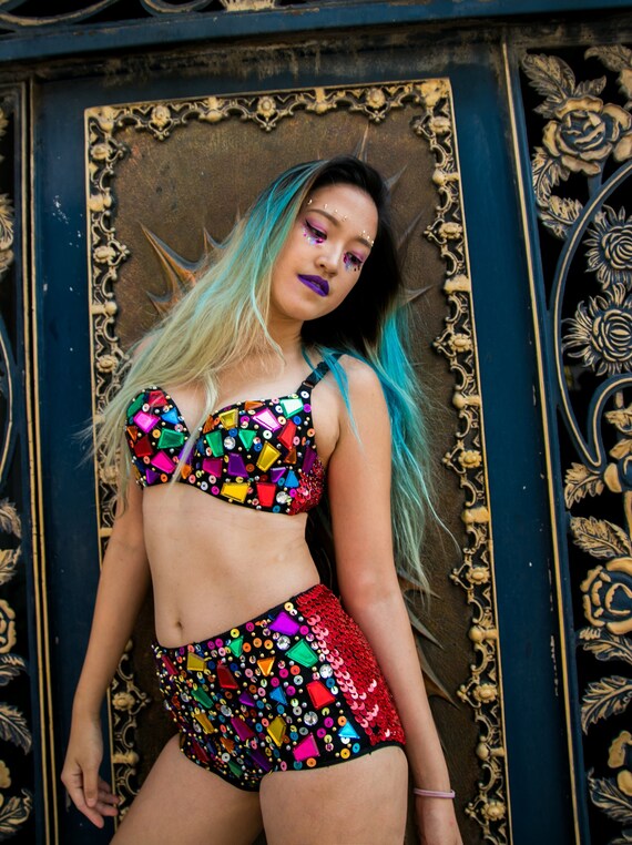 Short brassiere on sale