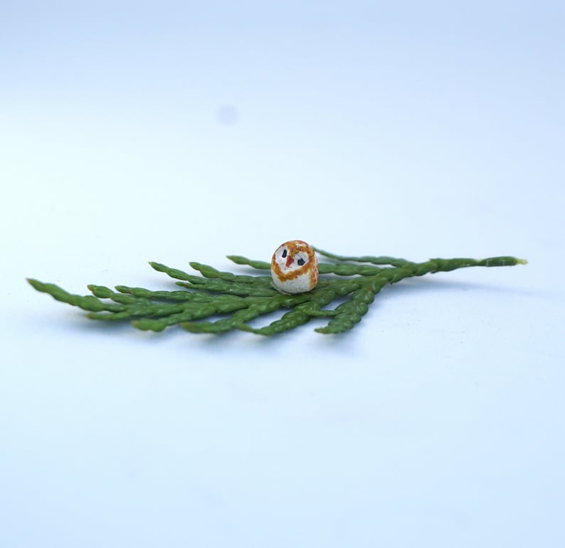 UN micro búho, búho miniatura, búho de arcilla, pequeñas miniaturas imagen 3