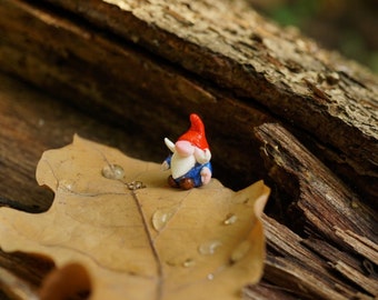 Petit gnome, gnome miniature, gnome mignon, gnome d’argile, gnome fait à la main, décoration de jardin de fées