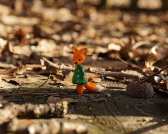 Miniature fox, miniature clay fox, clay fox, tiny fox, cute fox, handmade fox, fox figurine, dollhouse miniature, fairy garden miniature