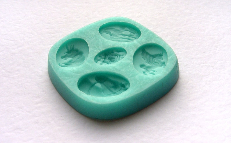 Mould #275 \u2014 Cameos with horses