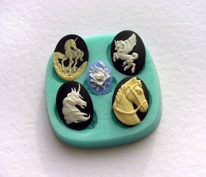 Mould #275 \u2014 Cameos with horses