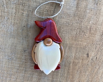 GNOMO İNTARSİA, imán, intarsia, arte de madera con intarsia, vida silvestre, adorno, adorno para árbol de Navidad, imán de madera, imán para refrigerador