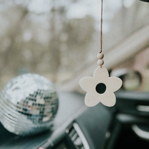 Daisy Flower Essential Oil Car Diffuser Charm, Aromatherapy Diffuser, Car Air Freshener, Rear View Mirror Car Charm, Clay Car Diffuser, Boho