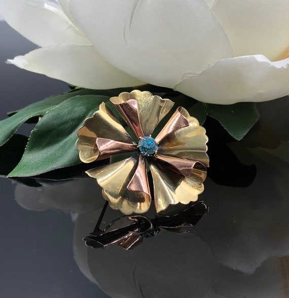 Antique Natural Blue Zircon 14K Pinwheel Brooch, … - image 1