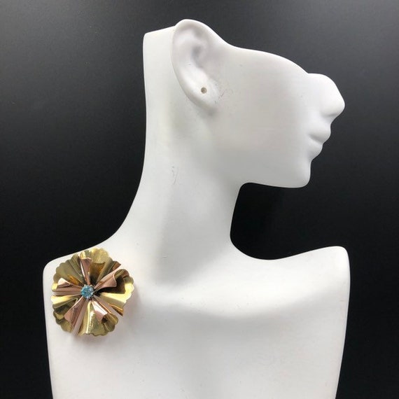 Antique Natural Blue Zircon 14K Pinwheel Brooch, … - image 3