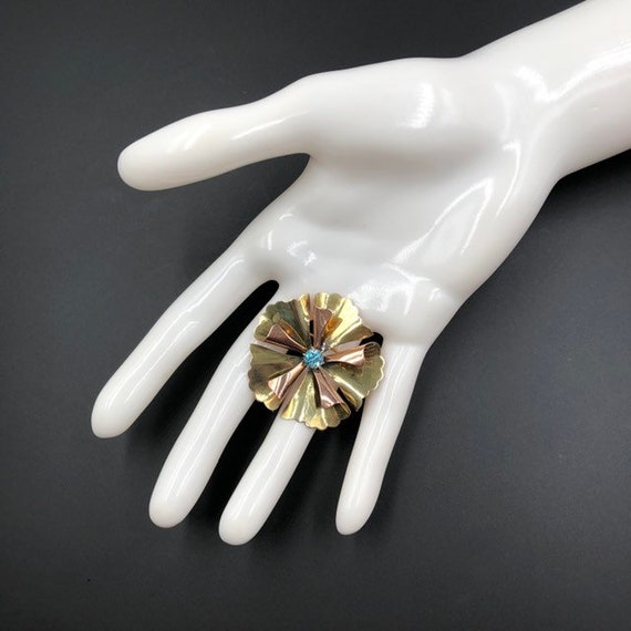 Antique Natural Blue Zircon 14K Pinwheel Brooch, … - image 5