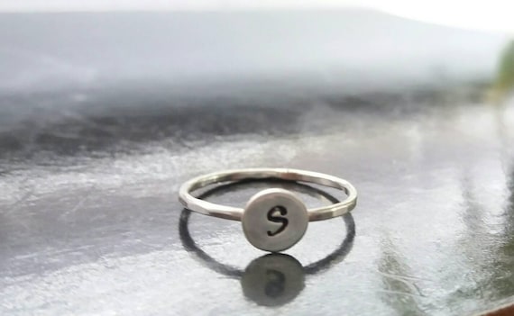 apilamiento por encima de la banda Llano delgada de nudillo anillo. Anillo de plata esterlina Midi