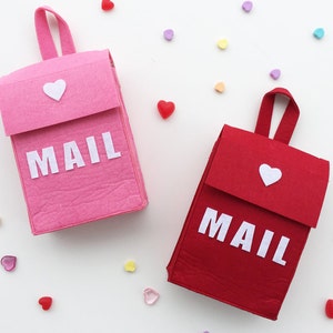 Hanging Felt Mailbox Teacher Mail Red Valentine School Mailbox Pretend Play Mail bag Kids Letter box Snail Mail box Love Letters for Kids