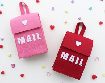 Hanging Felt Mailbox Teacher Mail Red Valentine School Mailbox Pretend Play Mail bag Kids Letter box Snail Mail box Love Letters for Kids
