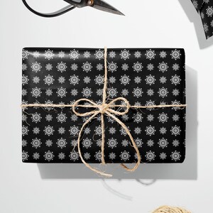 Snowflakes Christmas Wrapping Paper, Holiday Gift Wrap, Black and White Gift Wrap, Modern Christmas Gift Wrap, Minimal Wrapping Paper, A029