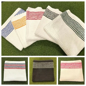 Grande serviette de golf 22 x 44 pouces - Blanc à rayures bleues, noires, rouges et vertes