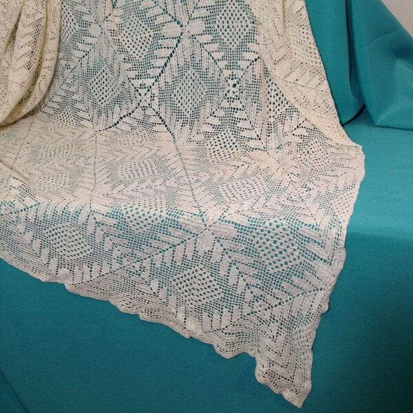 Crochet-stitch tablecloth, upcycle for a shawl