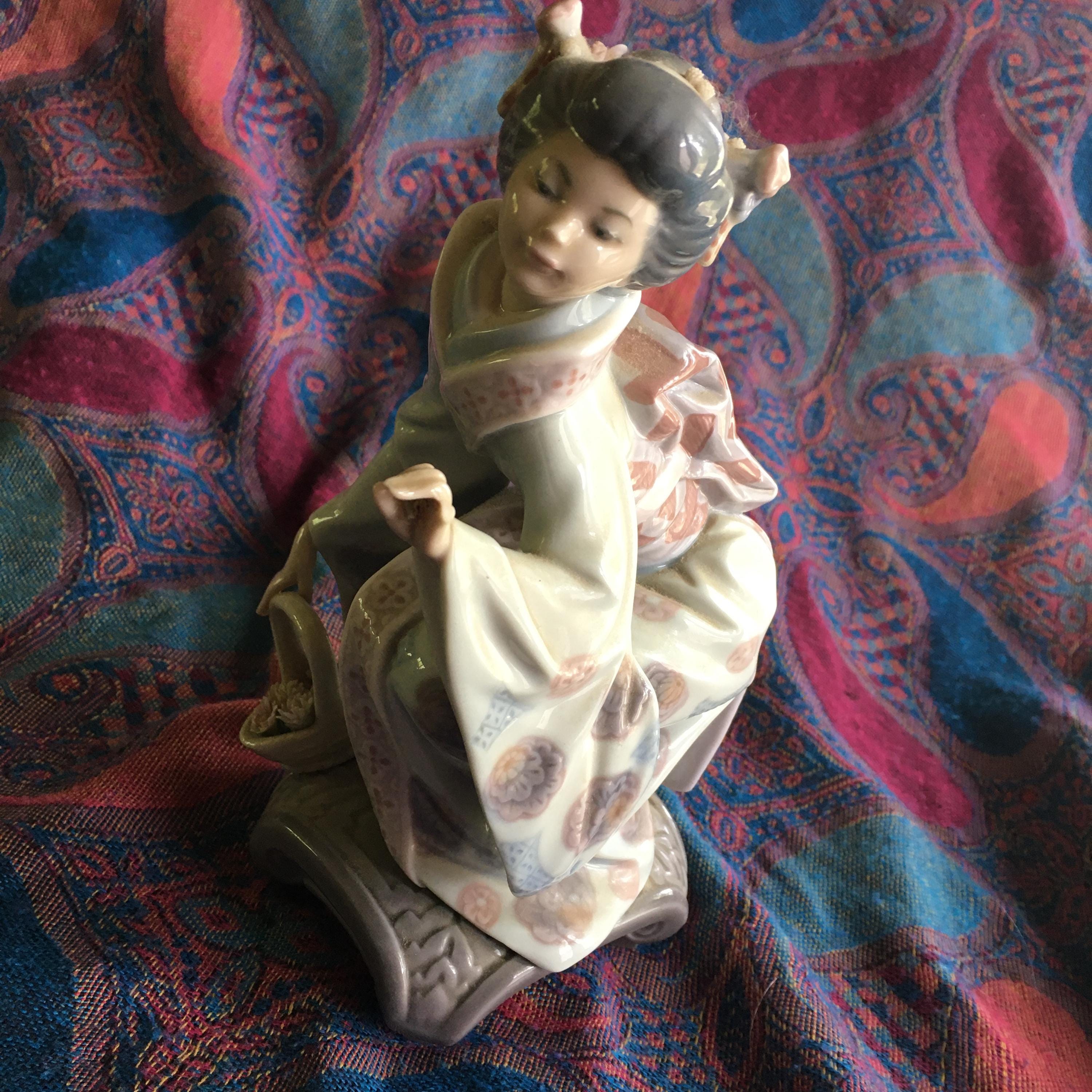 絶版　lladro\"Girl With Geranium\" #3508 絶版 lladro Girl With Geranium #3508