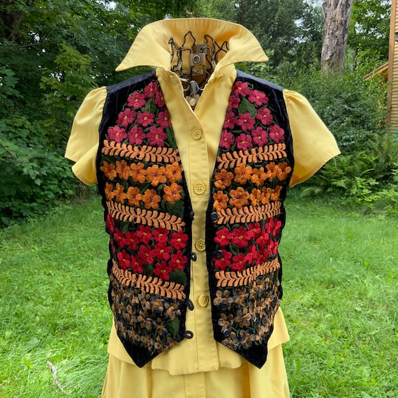 Embroidered Velvet Guatemalan Vest - image 1