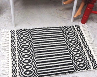 Handwoven colonial dollhouse rug: Black rayon, white cotton and alpaca. 8" by 5" overall