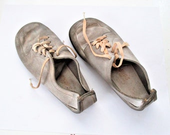 vintage jumping jack baby shoes