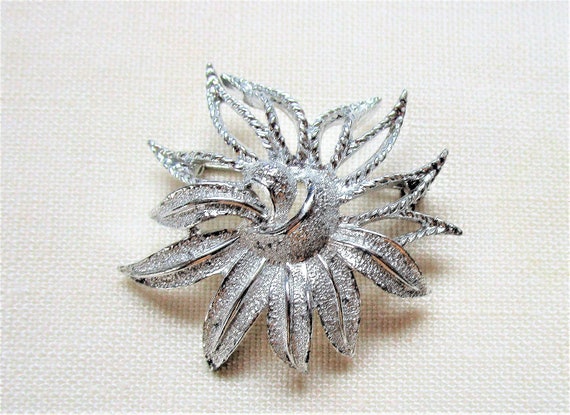 1960s Sarah Coventry Demi Flower leaf brooch from… - image 2