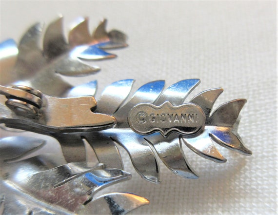 Signed Giovanni silver tone leaf brooch. Rowan le… - image 5