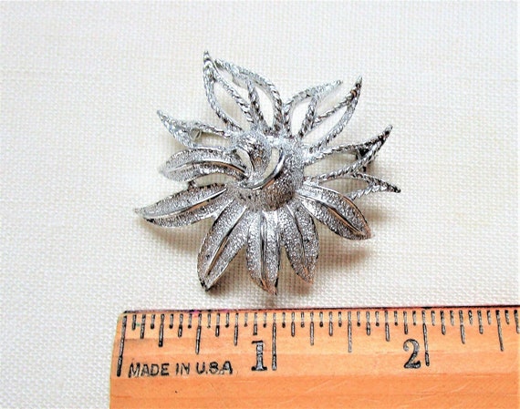 1960s Sarah Coventry Demi Flower leaf brooch from… - image 1