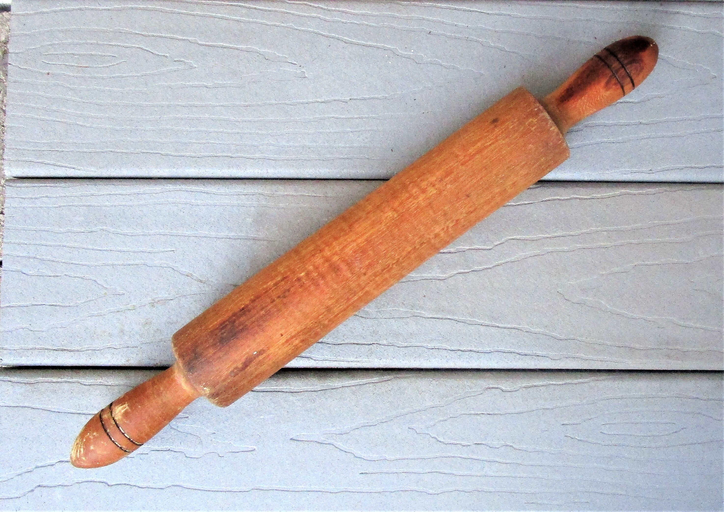 Vintage pastry roller rolling pin. Single piece hand made on a Etsy