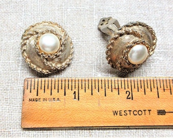 Vintage Kramer Clip On Earrings: Faux Pearl Gold Tone Rope Frame