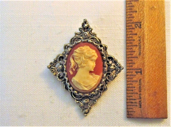 Vintage Cameo Brooch. Signed Gerrys victorian sty… - image 2