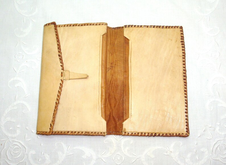 Soft Supple Tooled and painted cover depicts a domesticated camel 5.5 Leather Wallet In good condition 7 pocket desert theme