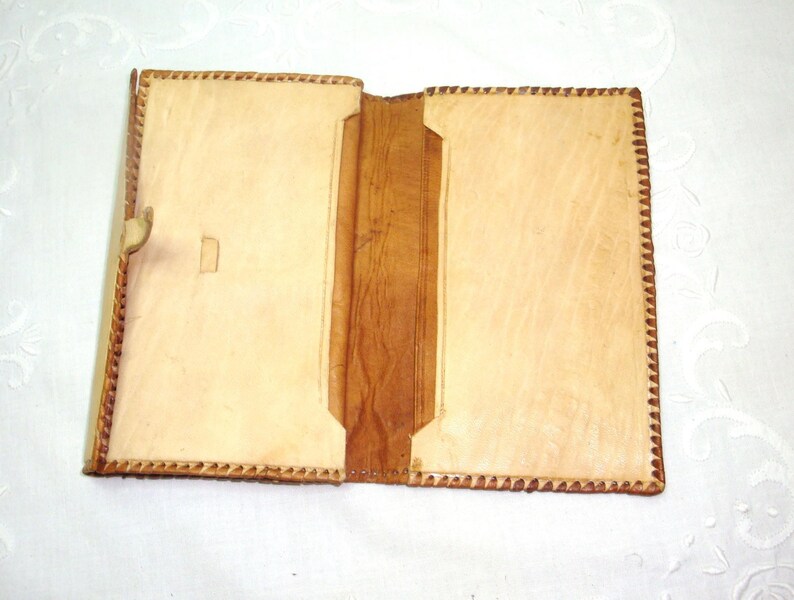 Soft Supple Tooled and painted cover depicts a domesticated camel 5.5 Leather Wallet In good condition 7 pocket desert theme