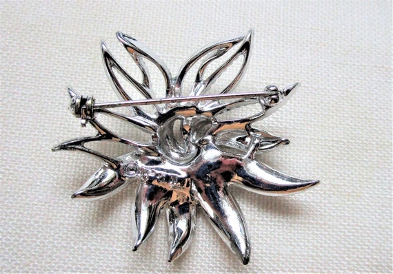 1960s Sarah Coventry Demi Flower leaf brooch from… - image 3