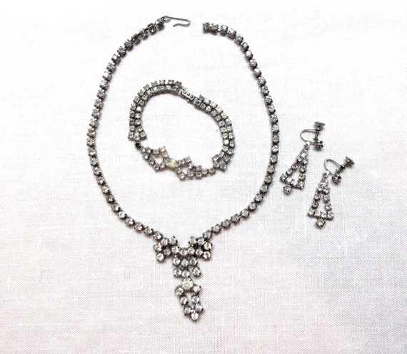 Jewelry set includes rhinestone necklace bracelet… - image 1