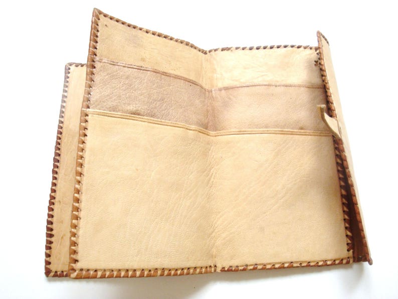 Soft Supple Tooled and painted cover depicts a domesticated camel 5.5 Leather Wallet In good condition 7 pocket desert theme