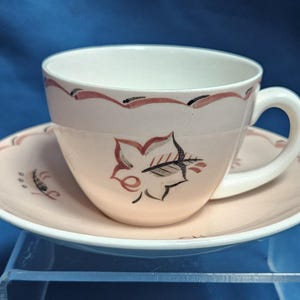 Taza de café y platillo Truda Carter pintados a mano de cerámica vintage de Poole, años 50