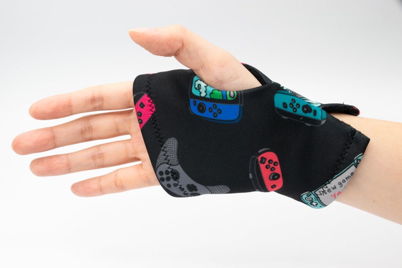 Game Controller Pattern Gamer Gloves, Hand Warmer Fleece Lined, Unisex